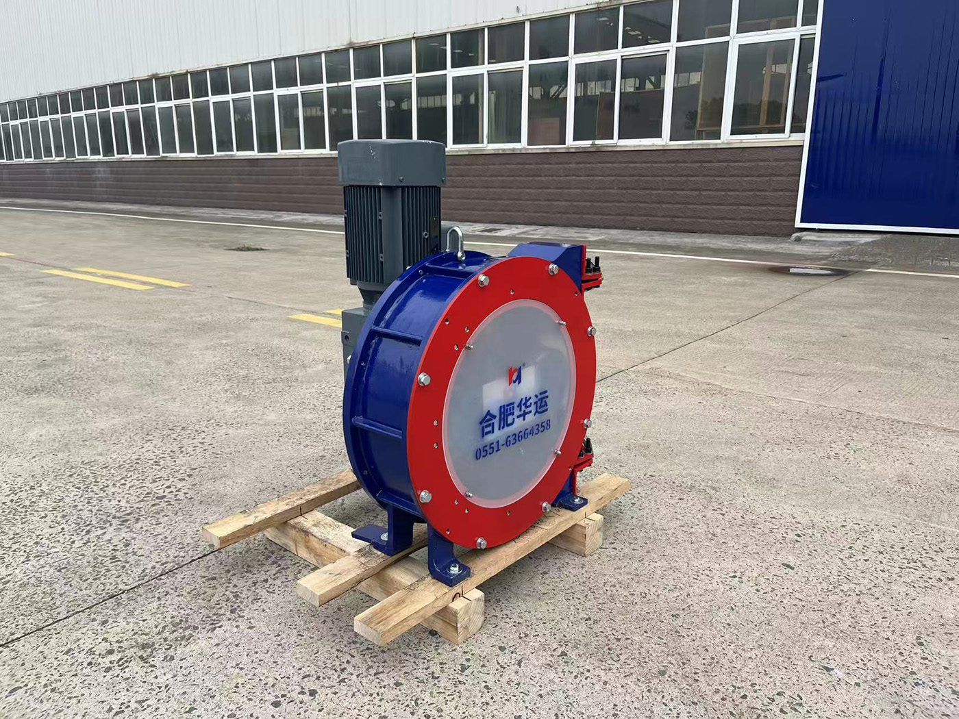 合肥華運機械為國內某知名企業(yè)定制的軟管泵即將交付使用