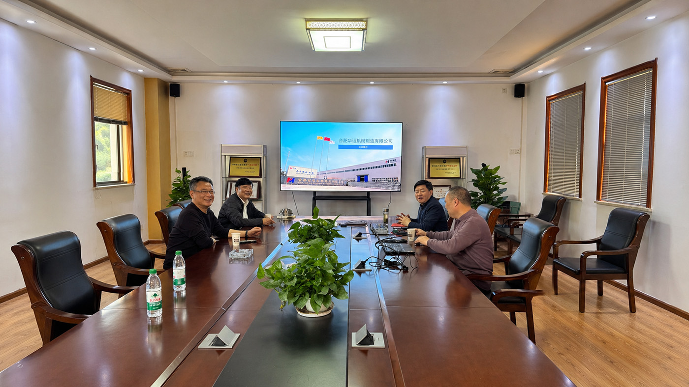 全國政協(xié)委員、著名泵閥專家施衛(wèi)東教授蒞臨華運(yùn)機(jī)械考察調(diào)研