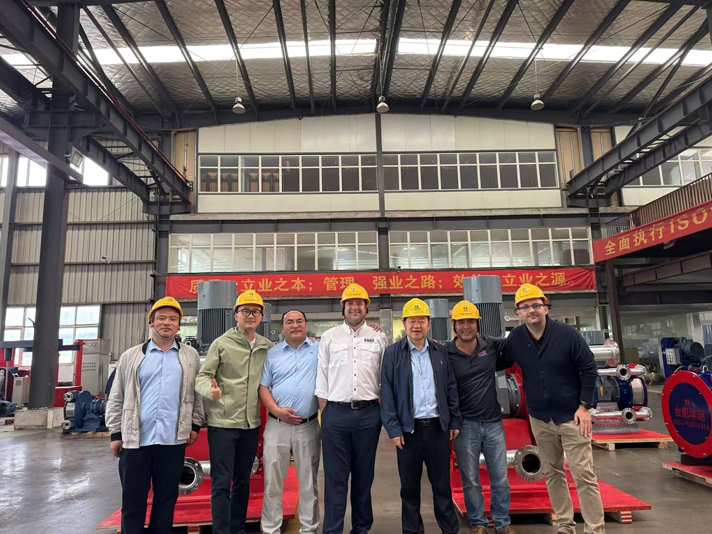 智利客戶到訪華運(yùn)機(jī)械，合作共贏譜新篇